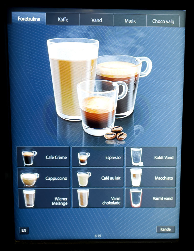 Kaffemaskinens menu med ni drikkevalg