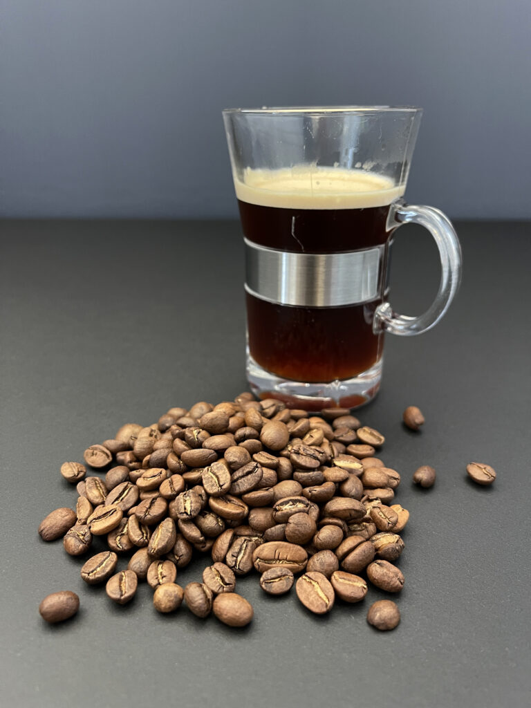 Kaffe brygget på husets fuldautomat
